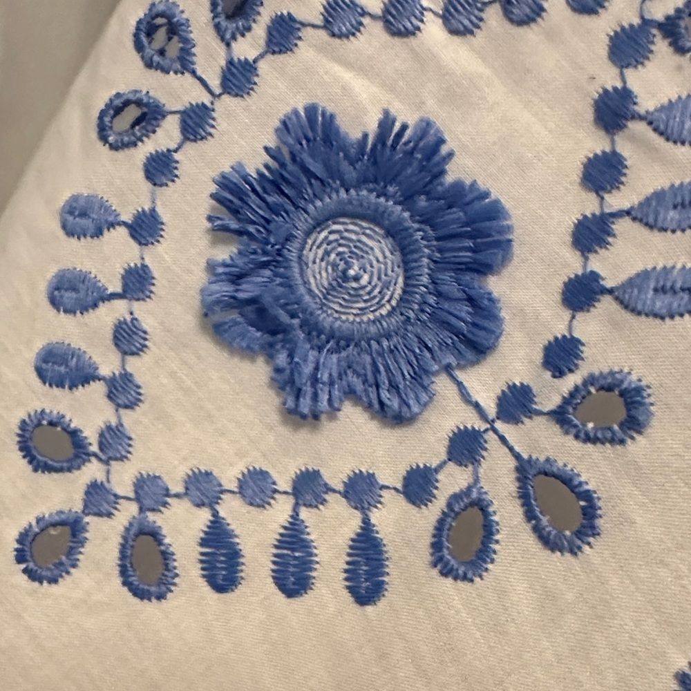 Ann Taylor 100% Cotton White Blouse with Blue Floral Embroidery Size MP - Picture 5 of 9